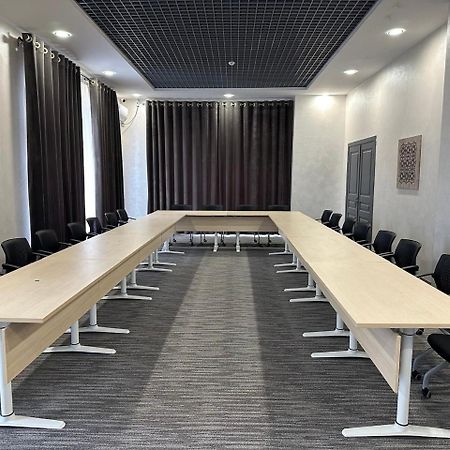 Almalyk Plaza Hotel Olmaliq Zewnętrze zdjęcie