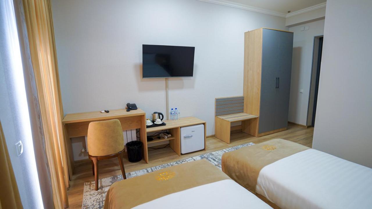 Almalyk Plaza Hotel Olmaliq Zewnętrze zdjęcie