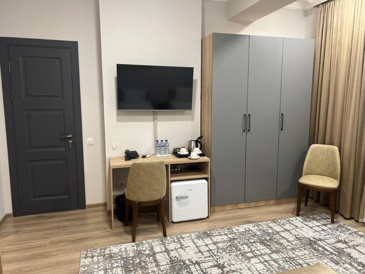Almalyk Plaza Hotel Olmaliq Zewnętrze zdjęcie