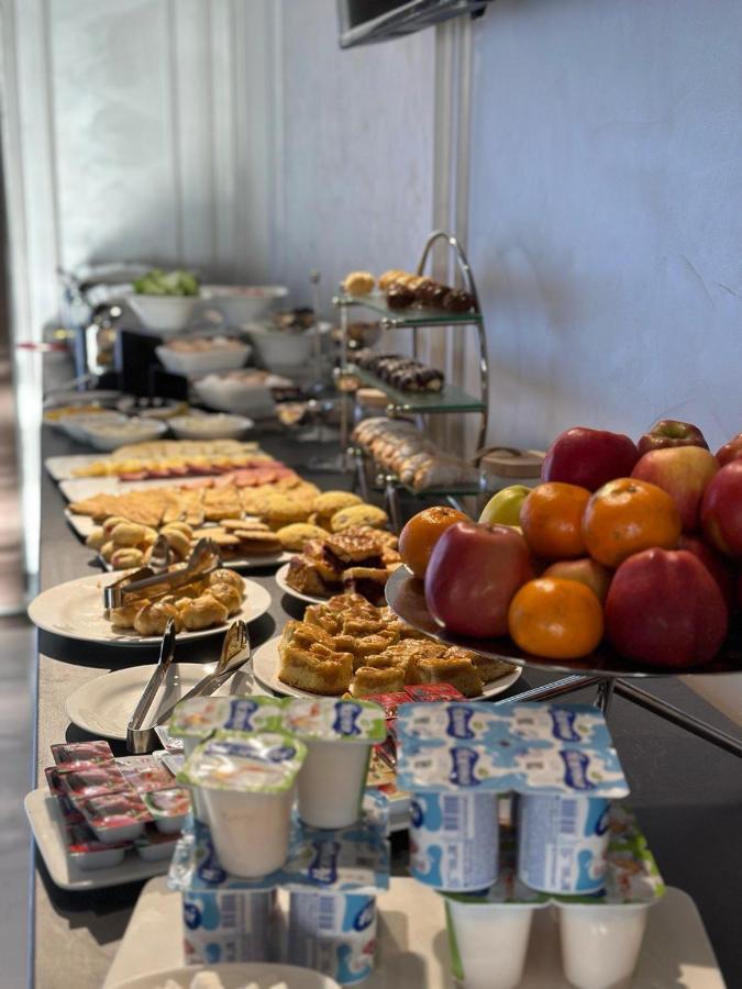 Almalyk Plaza Hotel Olmaliq Zewnętrze zdjęcie